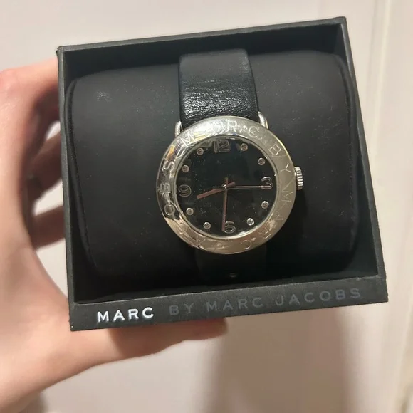 Marc Jacobs Watch - Picture 2 of 3